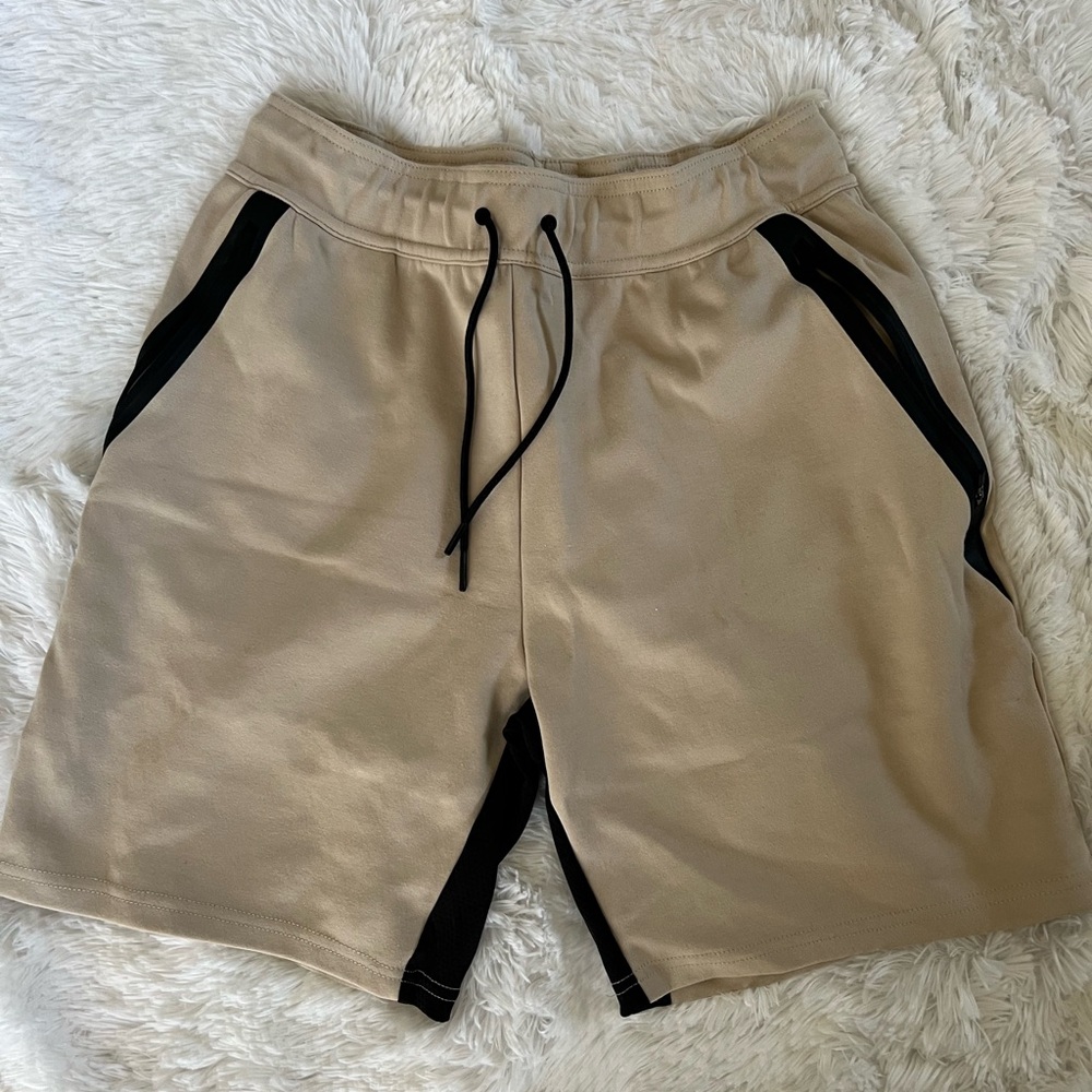 H&M Tan and Black Athletic Shorts Size Medium